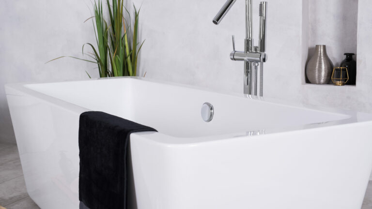 Baignoire ilot moderne choisir entre Douche ou baignoire